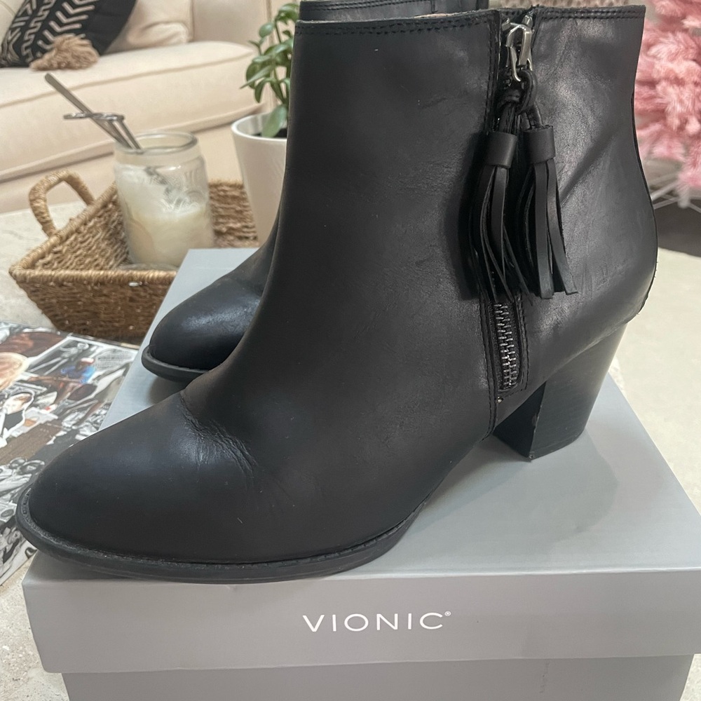 VIONIC Leather Madeline boots